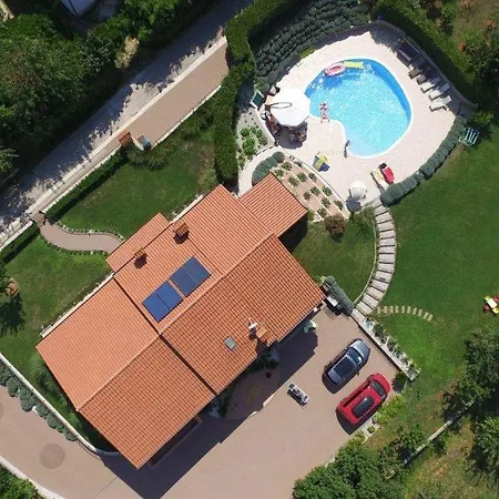 فيلة Luxury With A Swimming Pool 14872 Karojba