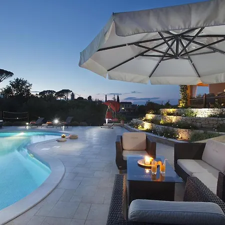 Luxury With A Swimming Pool 14872 فيلة *